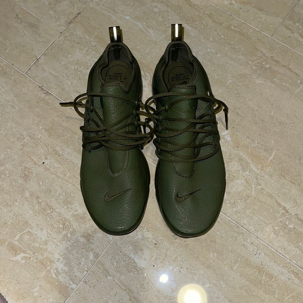 Women’s Army Green Leather Presto